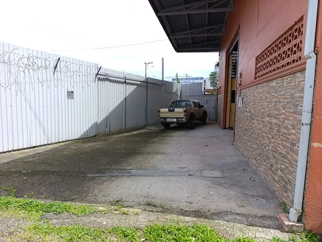 Amplia bodega de 305 m² en alquiler en Goicoechea, excelente ubicación sobre vía principal, photo 4