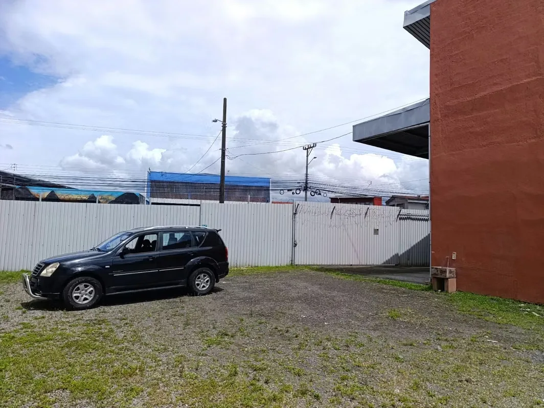 Amplia bodega de 305 m² en alquiler en Goicoechea, excelente ubicación sobre vía principal, photo 5