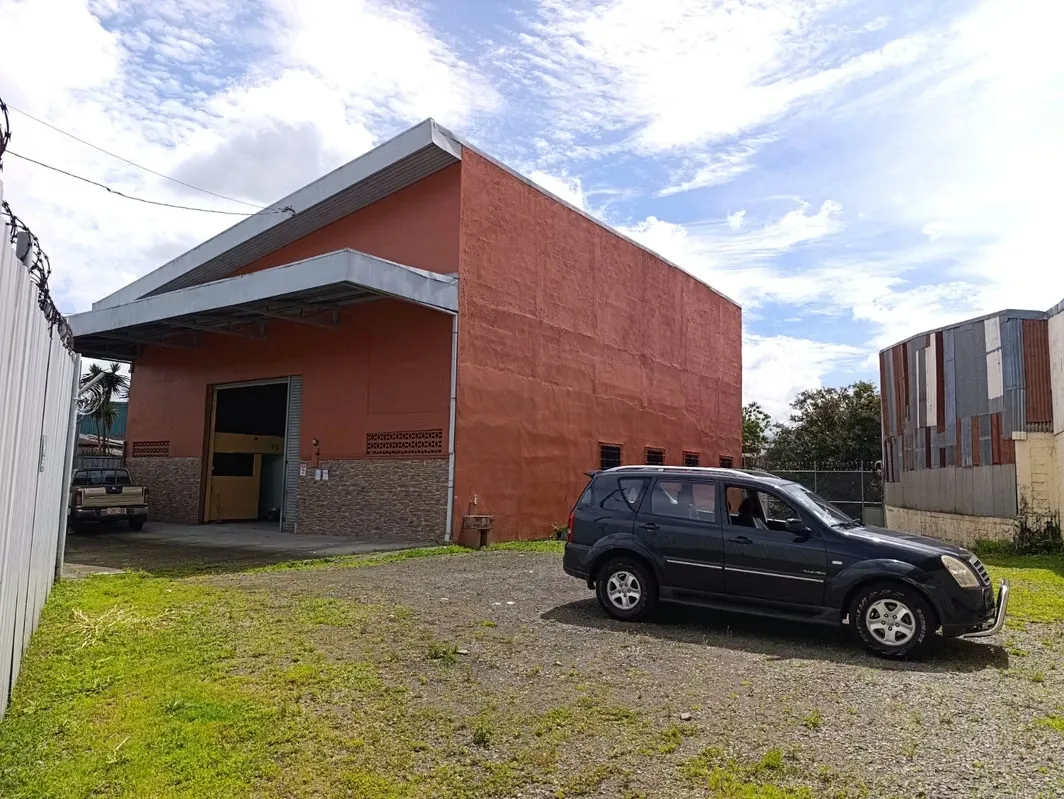 Amplia bodega de 305 m² en alquiler en Goicoechea, excelente ubicación sobre vía principal, photo 8