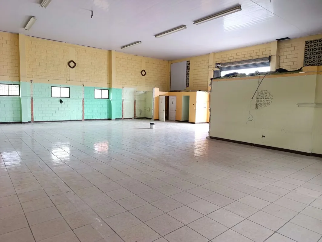 Amplia bodega de 305 m² en alquiler en Goicoechea, excelente ubicación sobre vía principal, photo 10