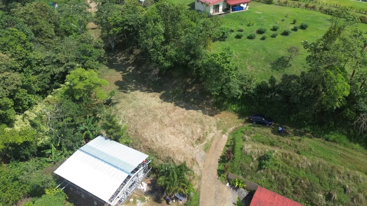 It is a plot of 1330 square meters (approximately 0.33 acres) with one of the best views of Lake Arenal and very close to the village. It can be accessed by two different routes: one ..., photo 4