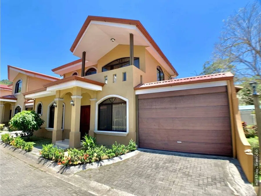 Steps from the Ocean, Private Home in Jaco South Beach!