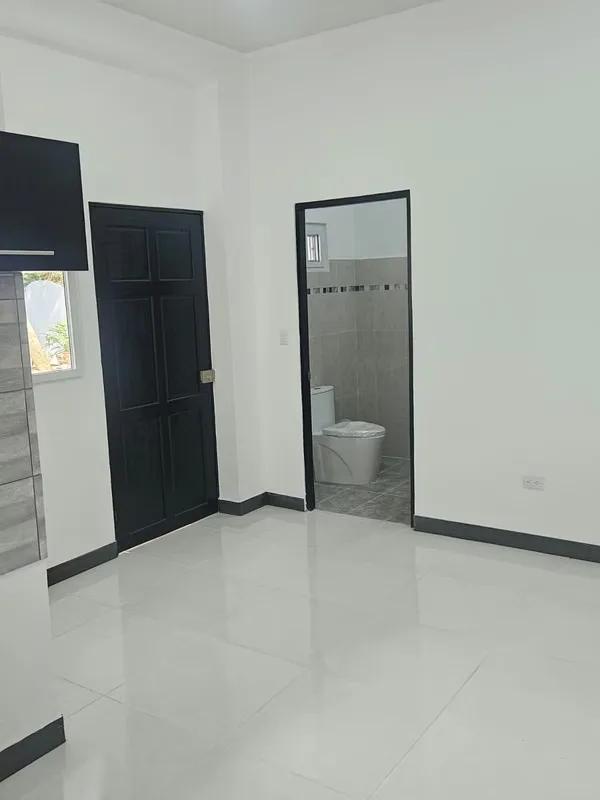 Cómodo y práctico apartamento ubicado en Ciudad Colón, en calle sin salida y dentro de un complejo privado de solo 2 apartamentos, lo que garantiza tranquilidad y privacidad., photo 3