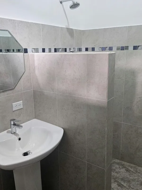 Cómodo y práctico apartamento ubicado en Ciudad Colón, en calle sin salida y dentro de un complejo privado de solo 2 apartamentos, lo que garantiza tranquilidad y privacidad., photo 9