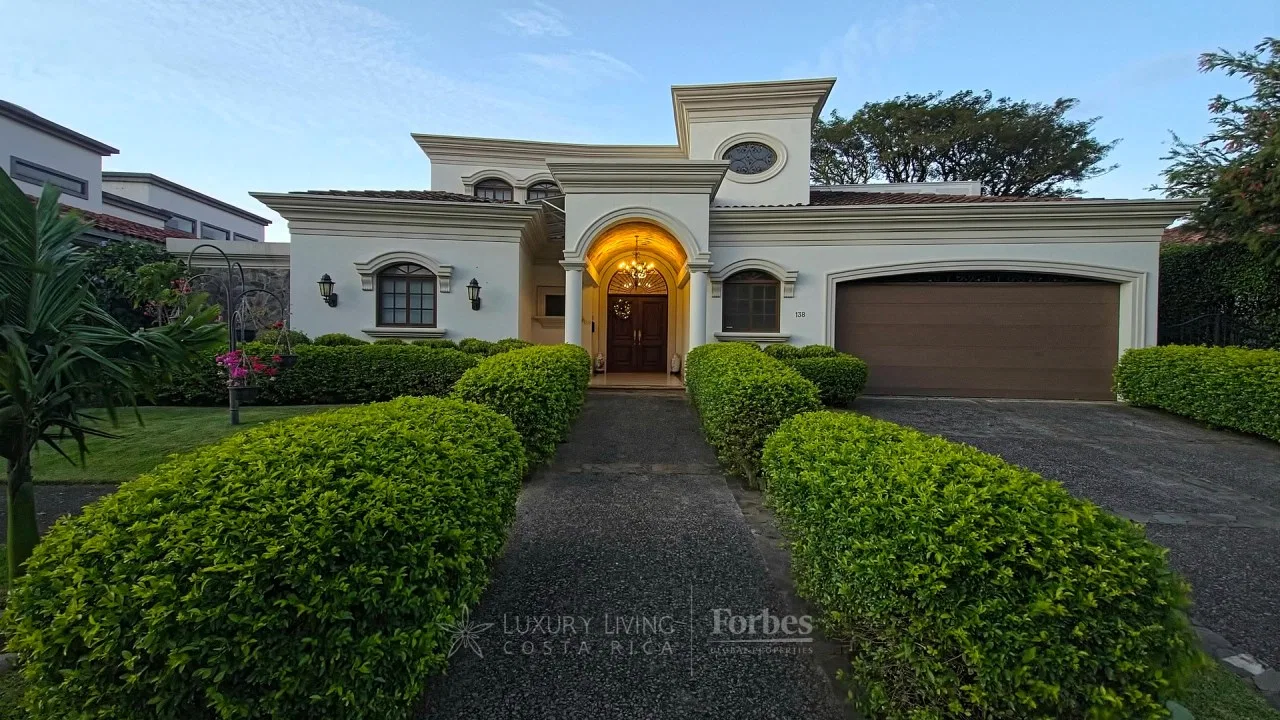 Casa María - Elegant luxury home in Bosques de Lindora, Santa Ana