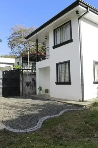 SEMI-FURNISHED PET-FRIENDLY HOUSE FOR RENT IN SANTA ANA WITH LARGE GARDEN