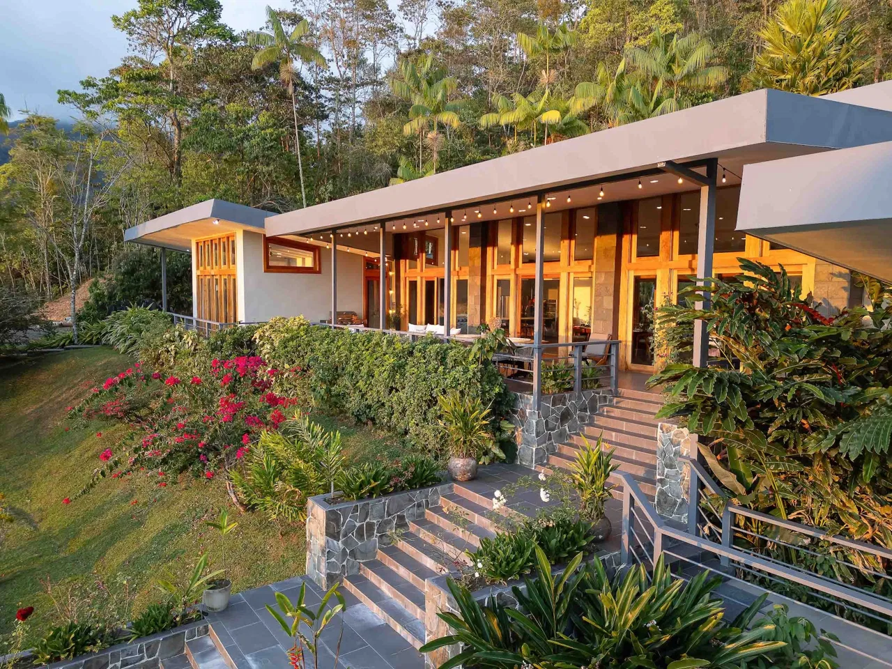 VILLA CHIRRIPO PROPERTY WITH PANORAMIC VIEWS OF THE MOUNTAINS AND SUNSET, IN RIVAS – 8.7 ACRES