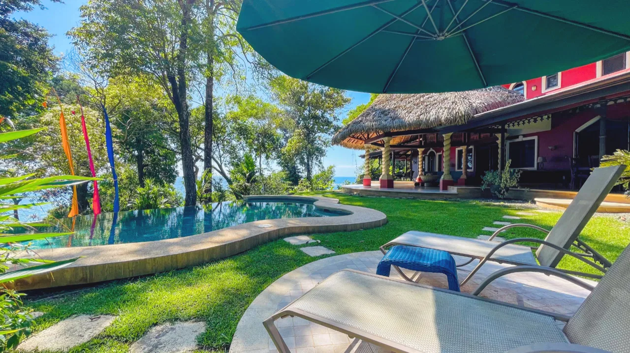 BEACHFRONT COLONIAL ESTATE IN ESCALERAS