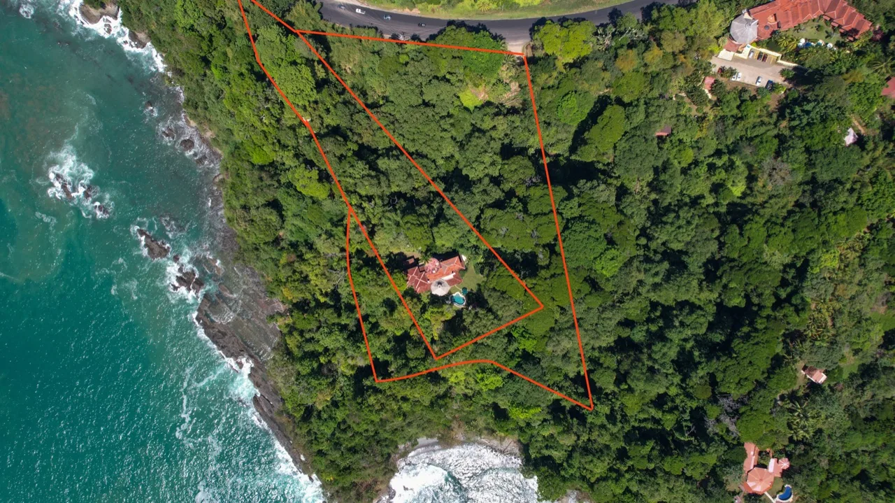BEACHFRONT COLONIAL ESTATE IN ESCALERAS, photo 13