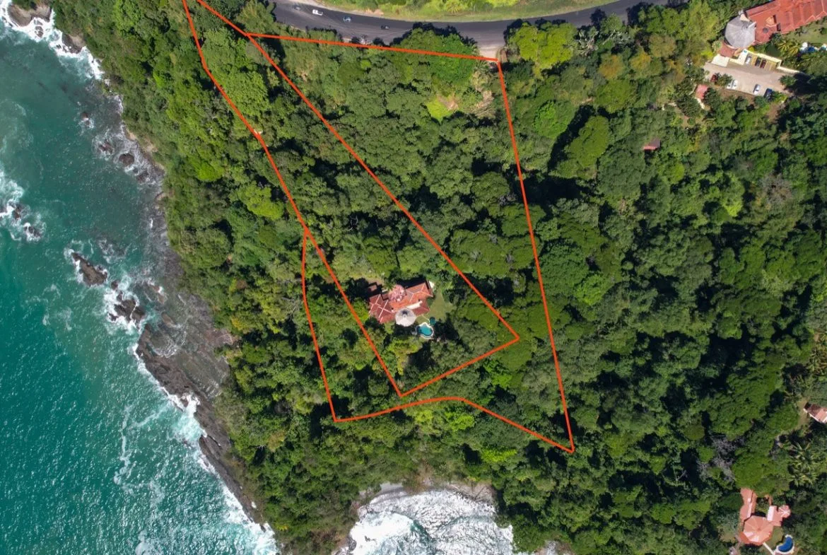 BEACHFRONT COLONIAL ESTATE IN ESCALERAS, photo 14