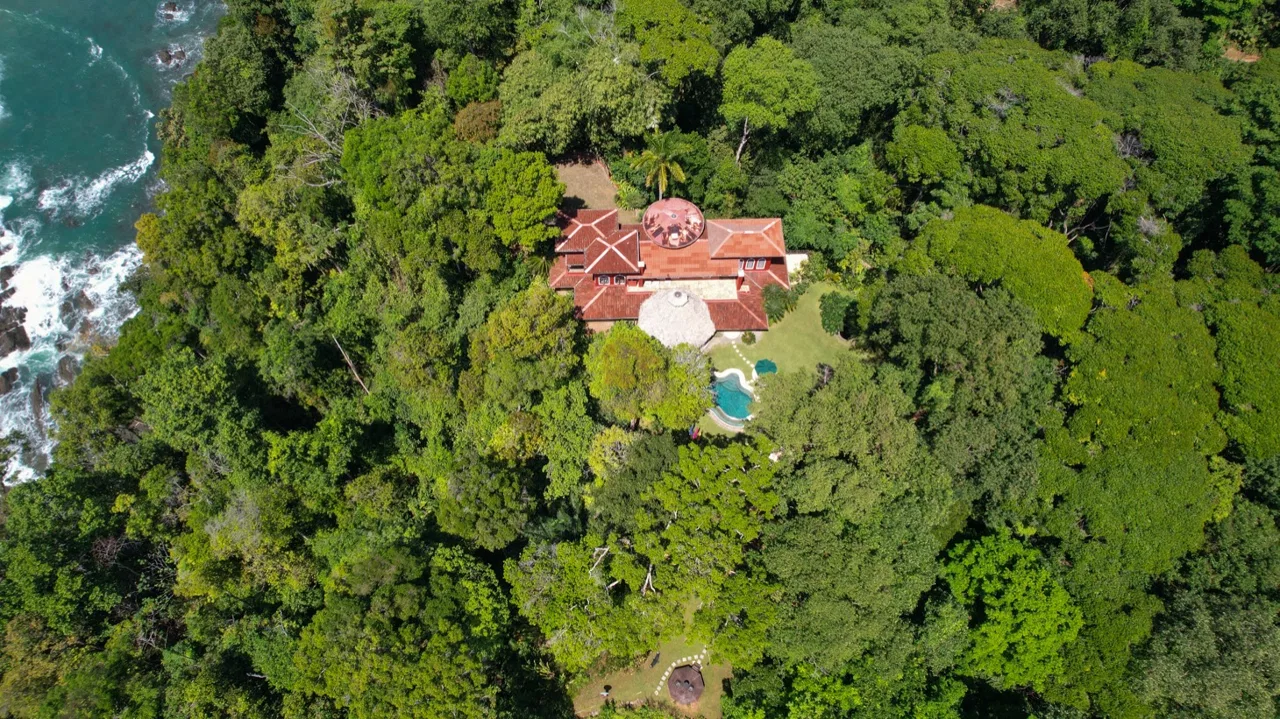 BEACHFRONT COLONIAL ESTATE IN ESCALERAS, photo 15