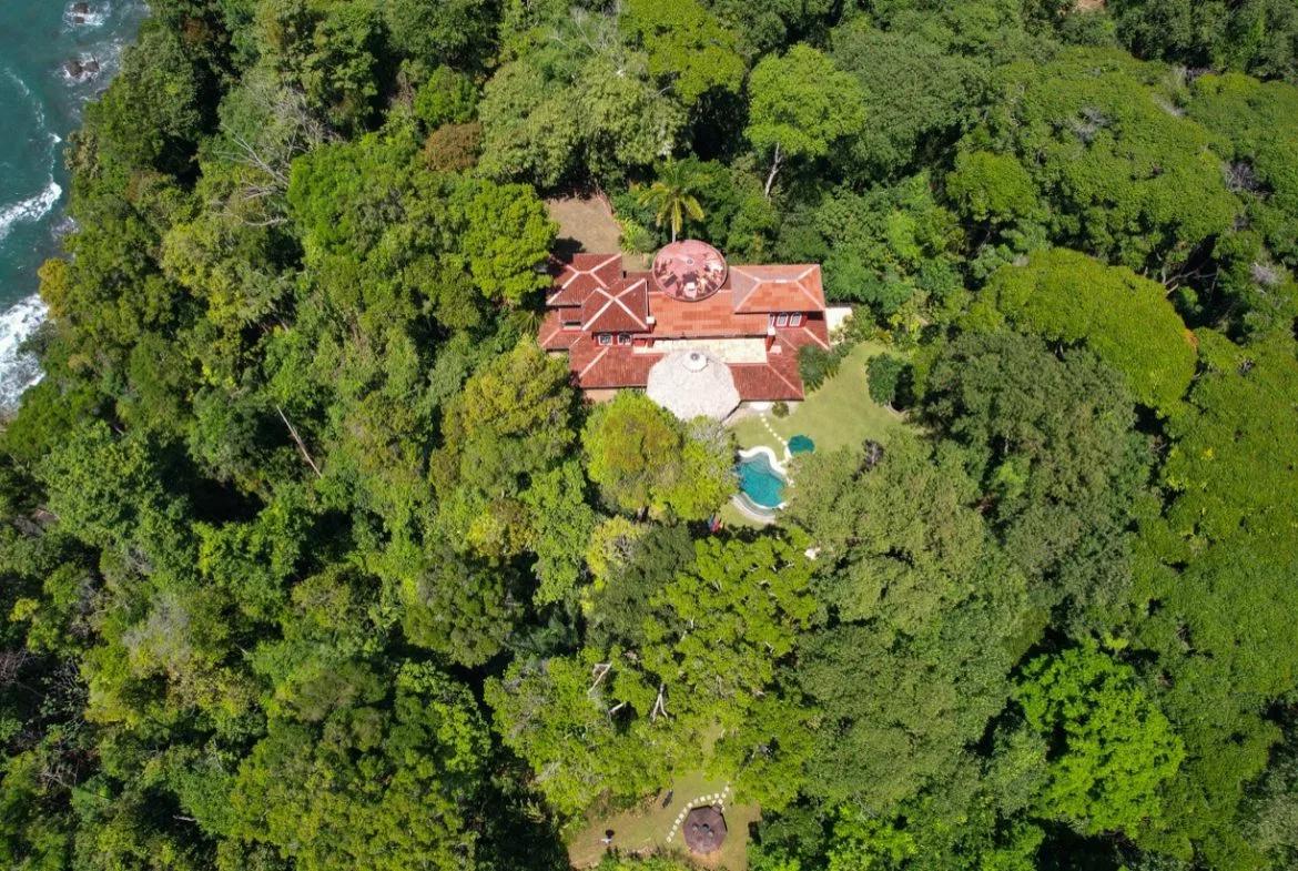 BEACHFRONT COLONIAL ESTATE IN ESCALERAS, photo 16