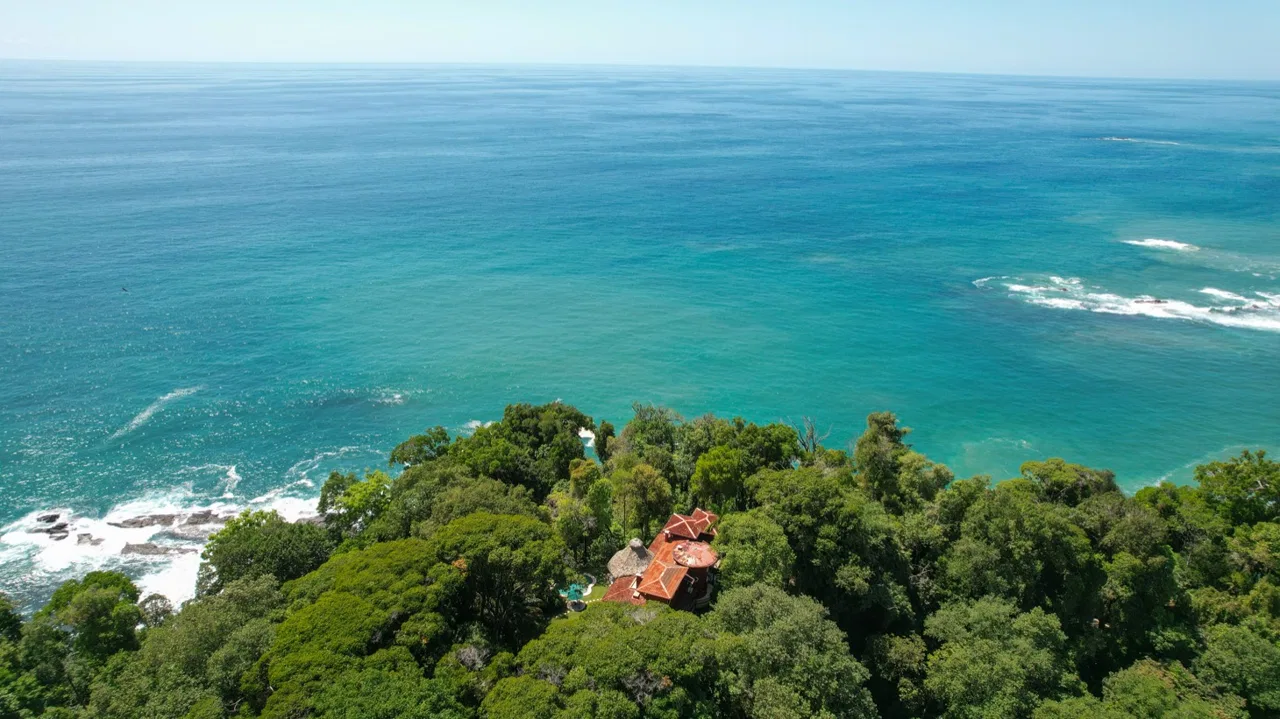 BEACHFRONT COLONIAL ESTATE IN ESCALERAS, photo 3
