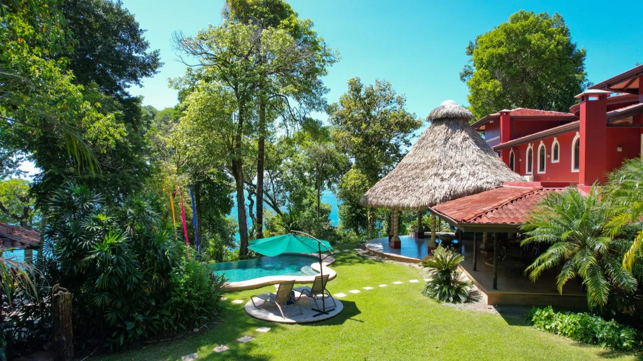 BEACHFRONT COLONIAL ESTATE IN ESCALERAS, photo 21