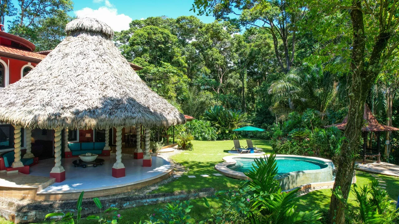 BEACHFRONT COLONIAL ESTATE IN ESCALERAS, photo 23