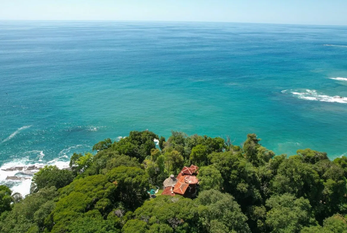BEACHFRONT COLONIAL ESTATE IN ESCALERAS, photo 4