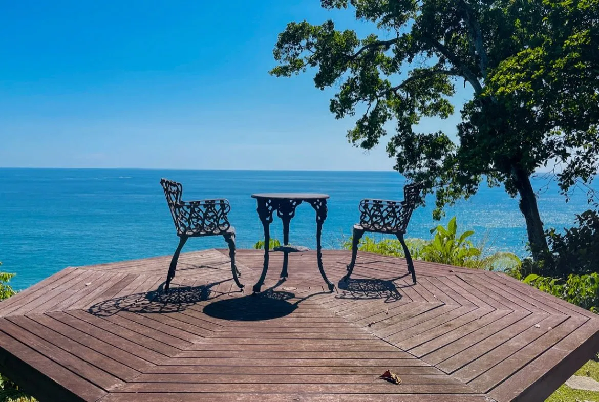 BEACHFRONT COLONIAL ESTATE IN ESCALERAS, photo 8