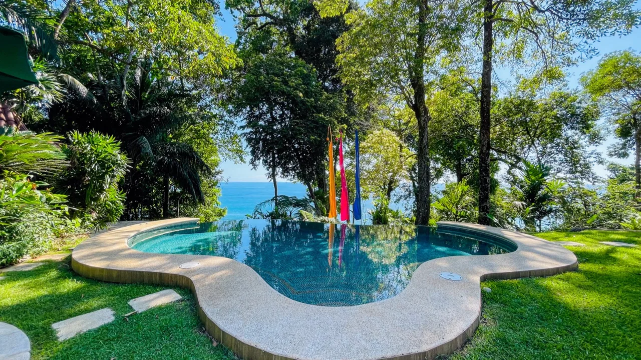 BEACHFRONT COLONIAL ESTATE IN ESCALERAS, photo 9
