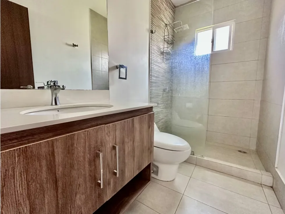 This modern apartment is located in Santa Ana, San José, conveniently close to schools and major roads. Built in 2018, it offers 91 m² of living space and a total area of 106 m². ..., photo 11