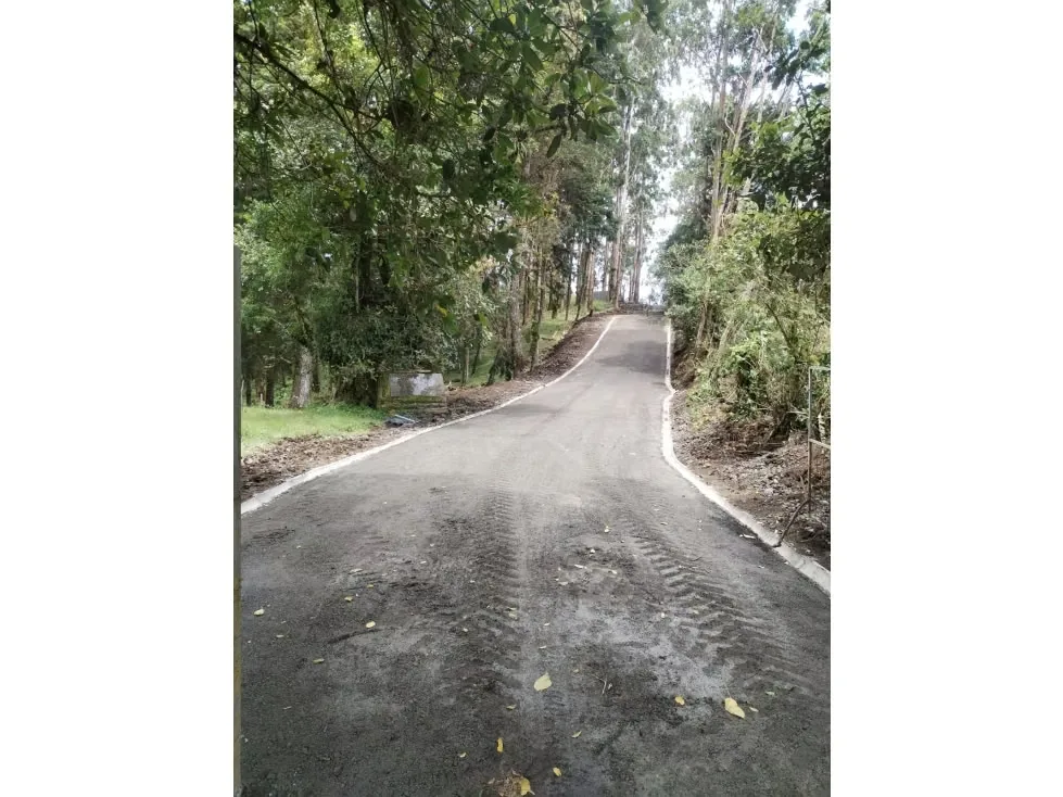 Te presentamos esta increíble oportunidad de inversión en San Isidro, una tranquila y hermosa comunidad en el cantón de Heredia, Costa Rica. Este terreno en venta tiene una ...