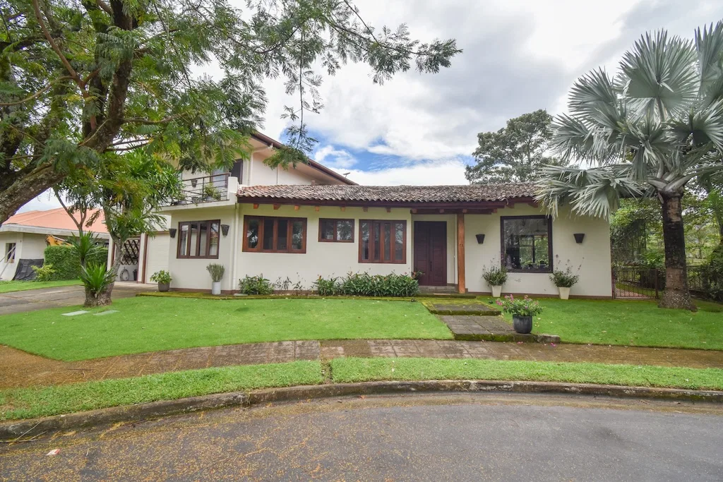 Casa de 4 Habitaciones en Valle del Sol
