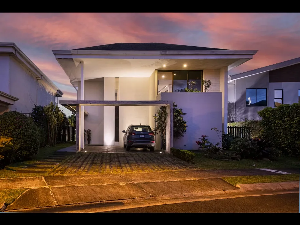 Exclusiva Residencia Contemporánea en el Exclusivo Condominio Santo Tomás, Santo Domingo de Heredia. Con rápido acceso al comercio y servicios de Santo Domingo de Heredia. Ideal ..., photo 3