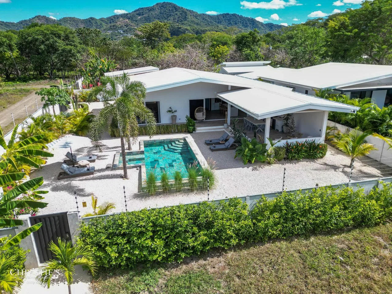 Antemar Estate – Exclusive Beachfront Fourplex, photo 2
