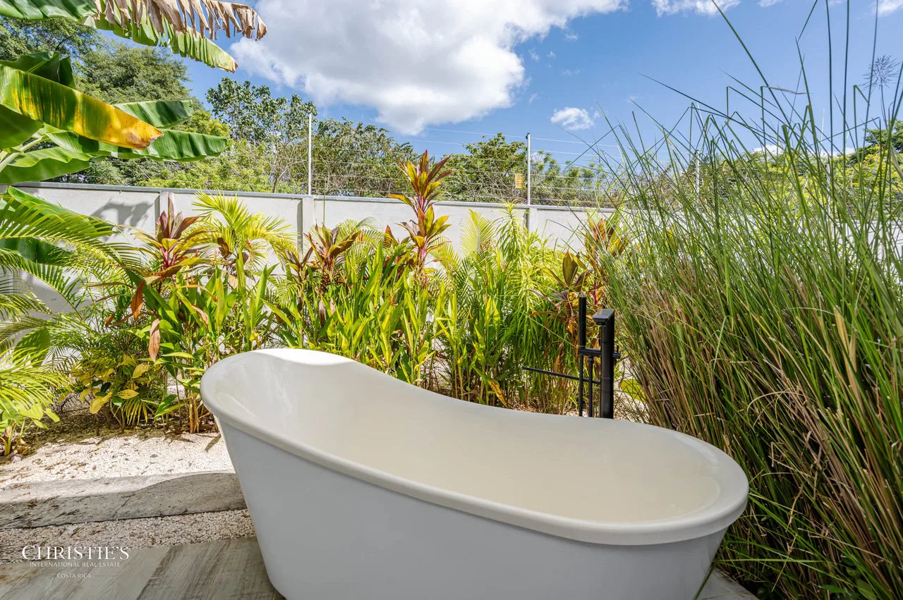 Antemar Estate – Exclusive Beachfront Fourplex, photo 25