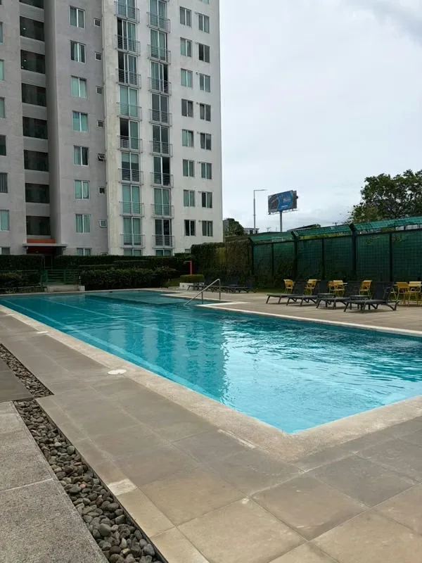 APARTAMENTO en Heredia Amplio en Condominio de 1 Dormitorio, Lagunilla, Heredia