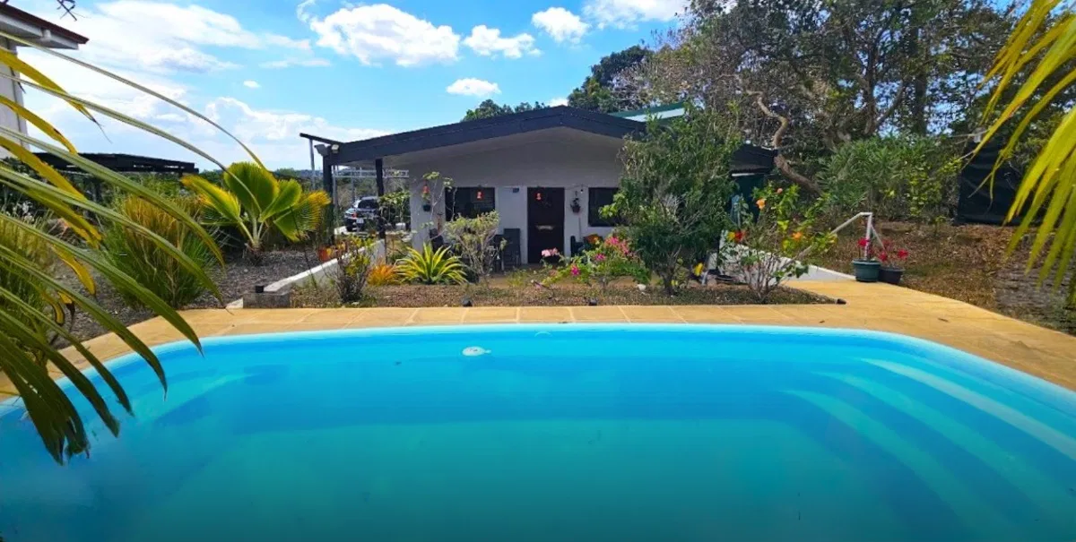 Casa en Venta en Atenas con Piscina Privada y 4 Dormitorios - Venta en Atenas