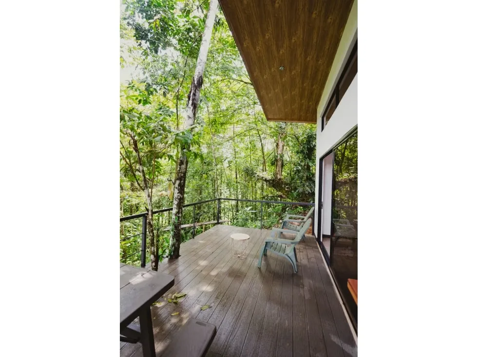 Descubre tu refugio ideal en la espectacular Casa Campestre ubicada en Sarapiquí, Heredia. Este encantador inmueble, con un extenso terreno de 10,000 m2, ofrece un estilo de vida ...