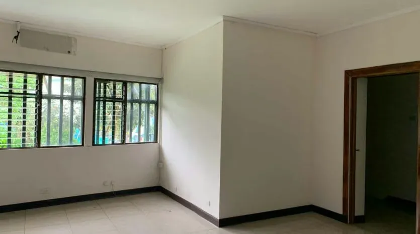Code: 118099 Take advantage of this unique investment opportunity! This 2-level commercial building is strategically located in Zapote, just 700 metres from the social security ..., photo 9
