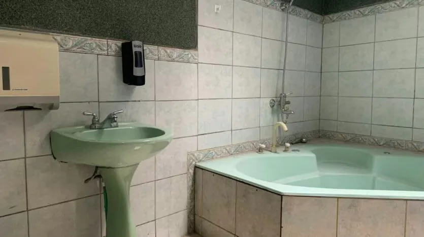 Code: 118099 Take advantage of this unique investment opportunity! This 2-level commercial building is strategically located in Zapote, just 700 metres from the social security ..., photo 10