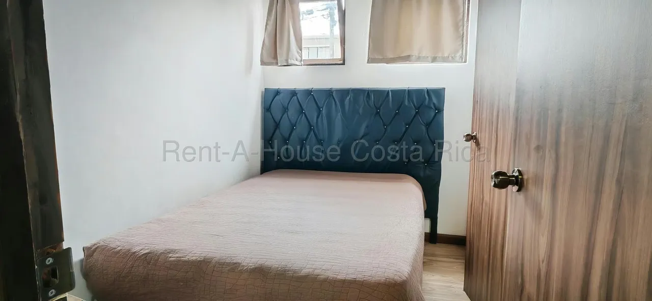 Corner House for Sale in San Pedro | 266 m² Lot & Spacious Parking Area, photo 9