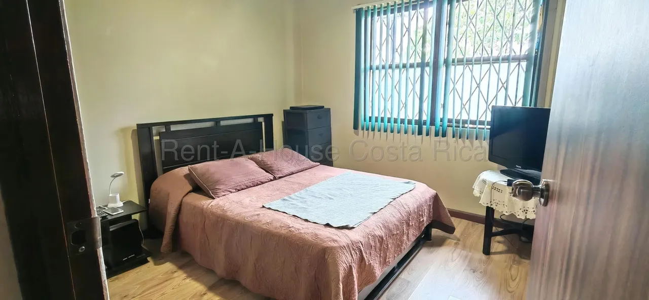 Corner House for Sale in San Pedro | 266 m² Lot & Spacious Parking Area, photo 10