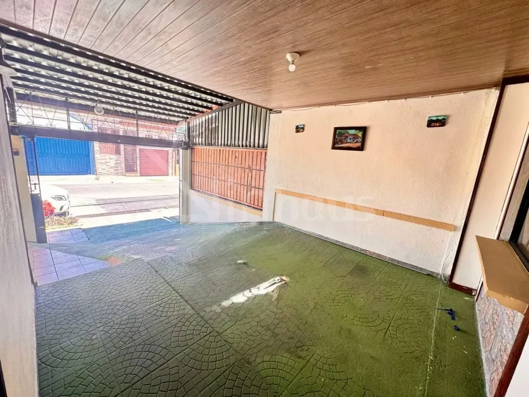 Dos niveles definen esta propiedad de 200 metros cuadrados de construcción sobre un lote de 160 metros cuadrados, diseñada para familias que priorizan la comodidad y una distribución ..., photo 2