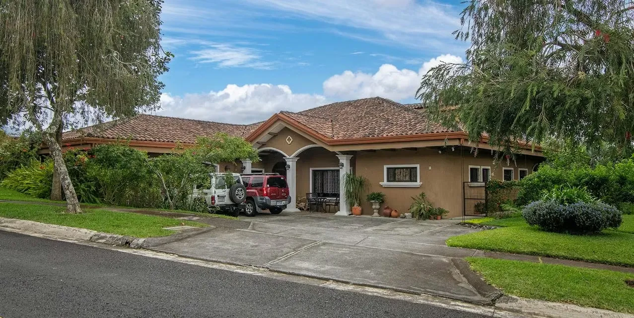 4BR Home in Tres Ríos Lakota - Terrace & Gardens - Spacious Living, photo 12