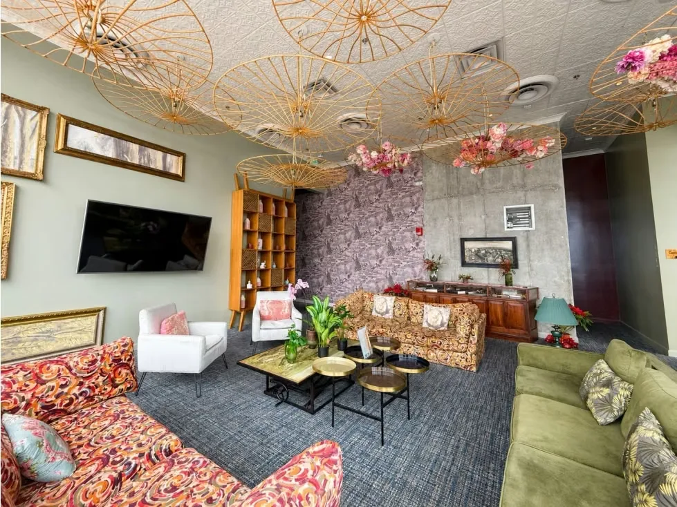 Viva o invierta en el corazón de Barrio Escalante, en este moderno apartamento tipo estudio ubicado en el piso 25 de URBN Escalante. Completamente amueblado y equipado, ofrece una ...