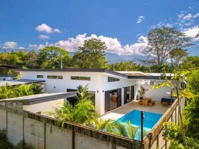 Impecable nueva construcción con diseño moderno y características premium, photo 2