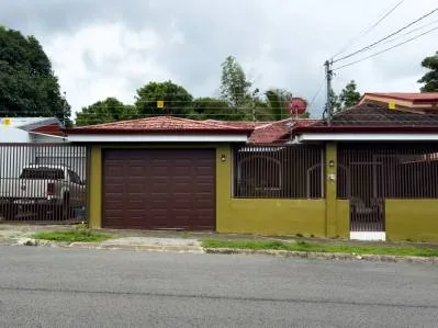 En venta Moderna Casa de 5 Habitaciones en Villa Ligia, Pérez Zeledón | Ideal para Familia