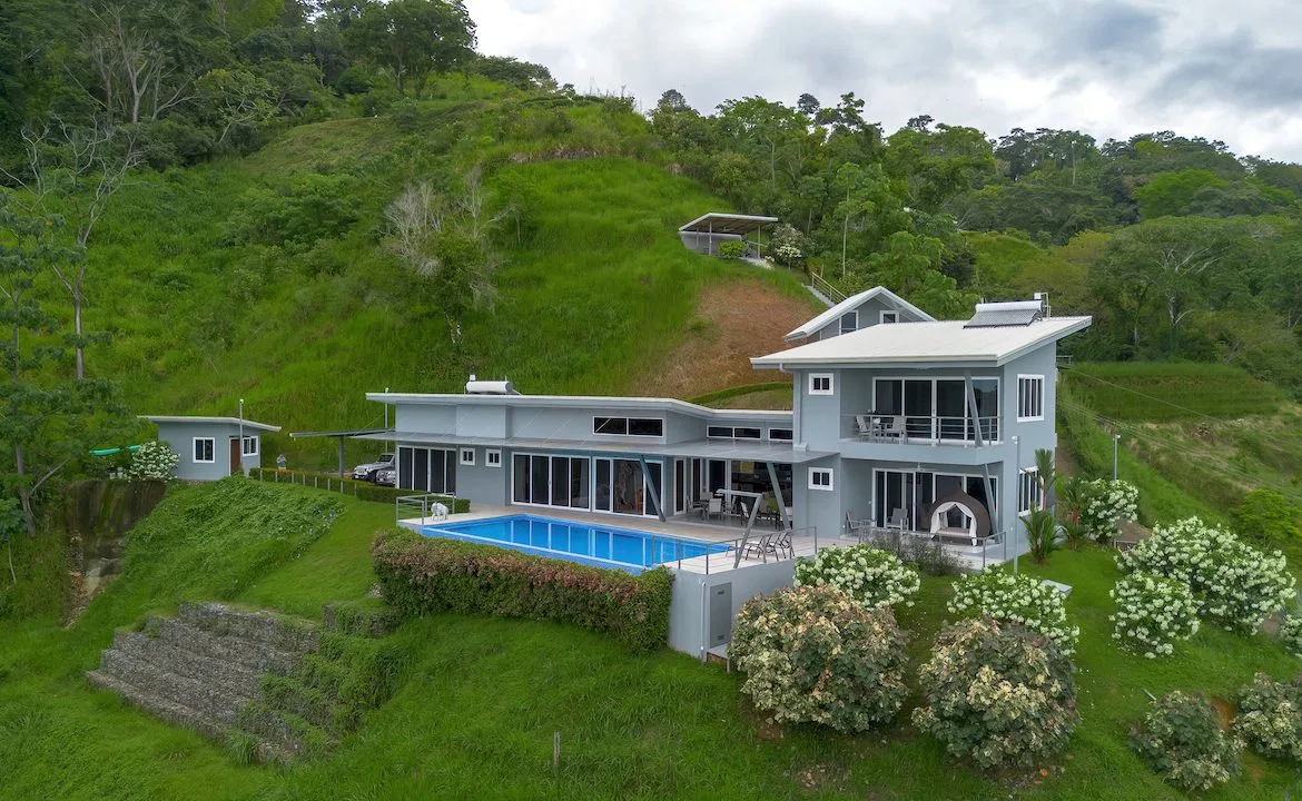 LUXURY 5 BEDROOM ESTATE IN UVITA WITH GYM AND GUEST CASITA, photo 2