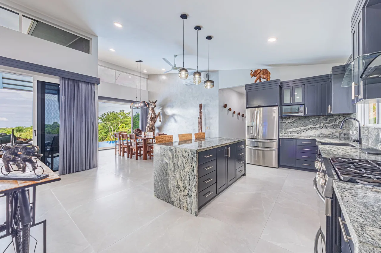 LUXURY 5 BEDROOM ESTATE IN UVITA WITH GYM AND GUEST CASITA, photo 17