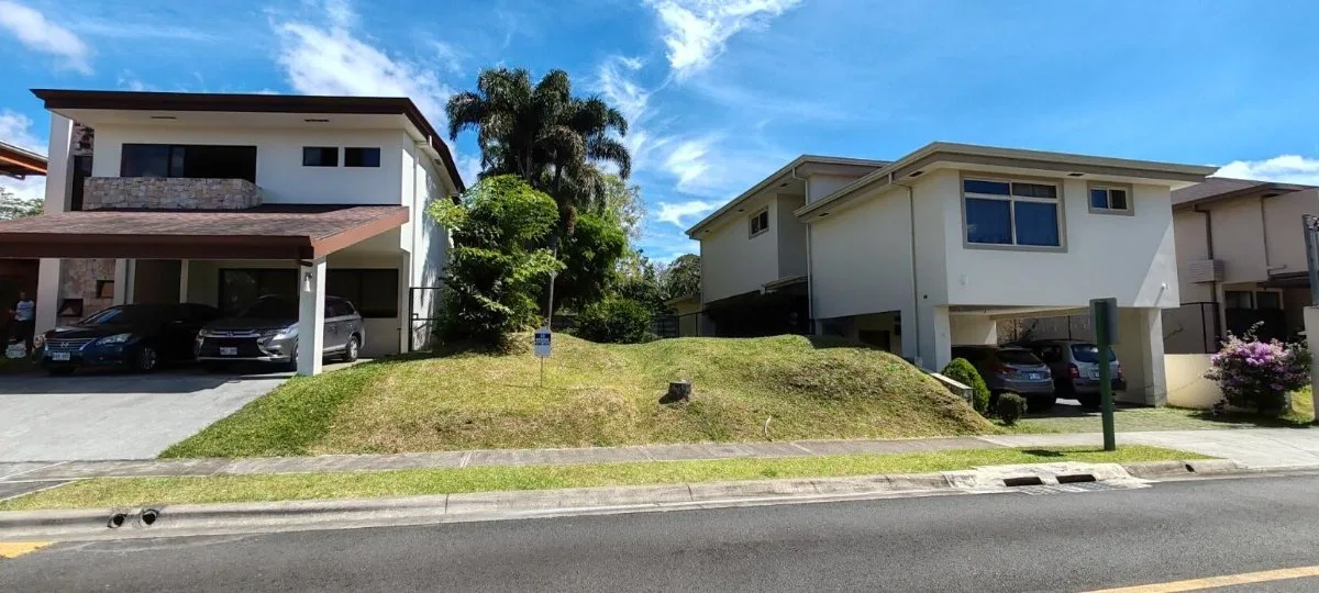 Lote en venta en condominio con seguridad y amenidades en Barva de Heredia #26-1219 GS - Venta en Barva