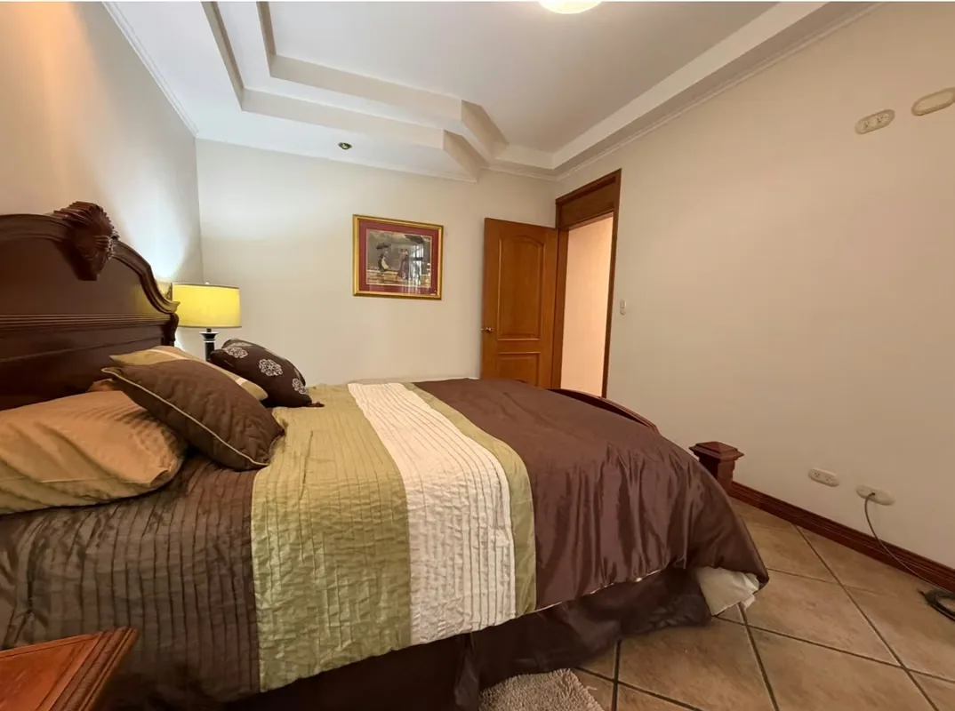 Cocina, lavandería, cuarto de servicio con baño completo, dos dormitorios secundarios y baño completo con ducha, amplio dormitorio ..., photo 11