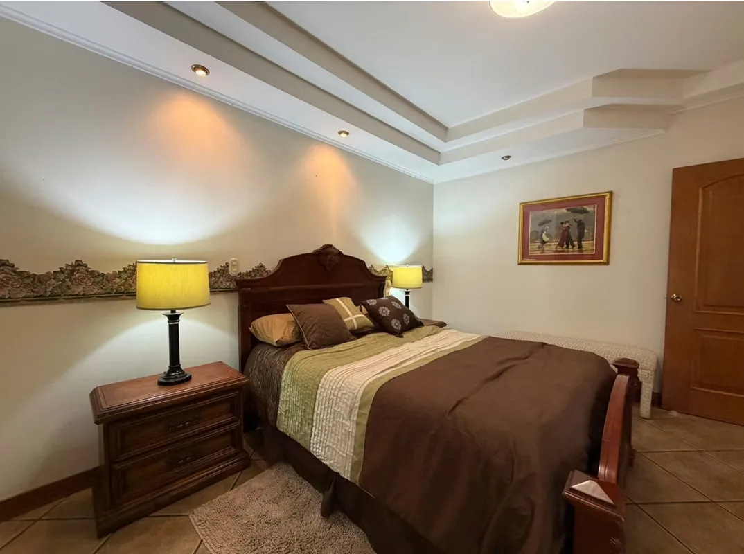 Cocina, lavandería, cuarto de servicio con baño completo, dos dormitorios secundarios y baño completo con ducha, amplio dormitorio ..., photo 12