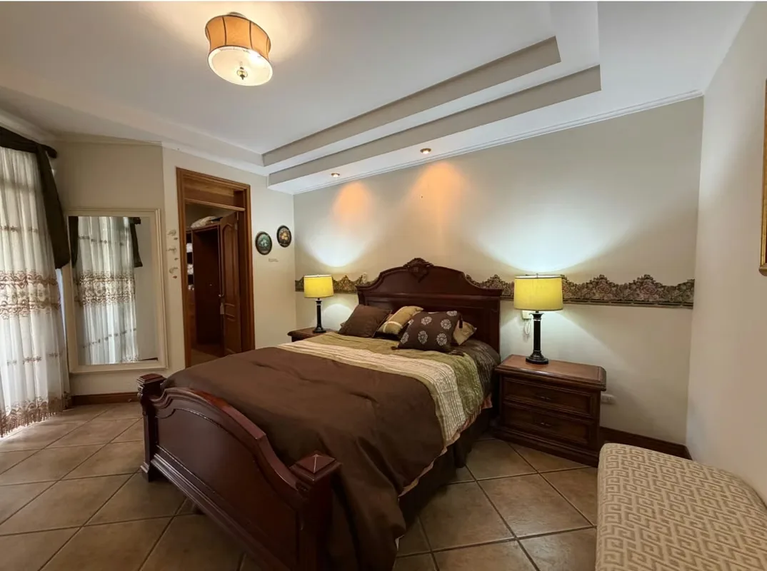 Cocina, lavandería, cuarto de servicio con baño completo, dos dormitorios secundarios y baño completo con ducha, amplio dormitorio ..., photo 13