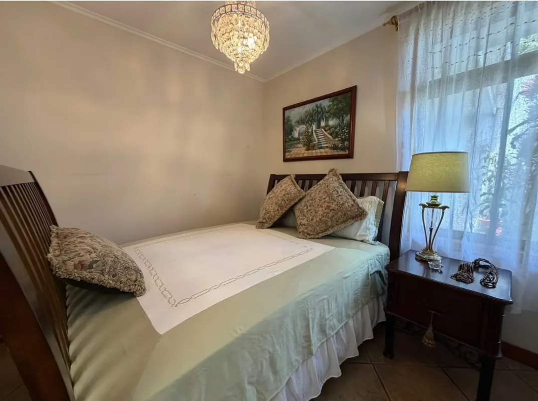 Cocina, lavandería, cuarto de servicio con baño completo, dos dormitorios secundarios y baño completo con ducha, amplio dormitorio ..., photo 15