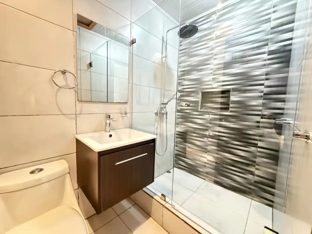 Amplia y cómoda casa de dos niveles ubicada en zona residencial en Moravia, distrito San Vicente, a pocos pasos del Colegio Las Américas. Con 295 m² de construcción sobre un terreno ..., photo 11