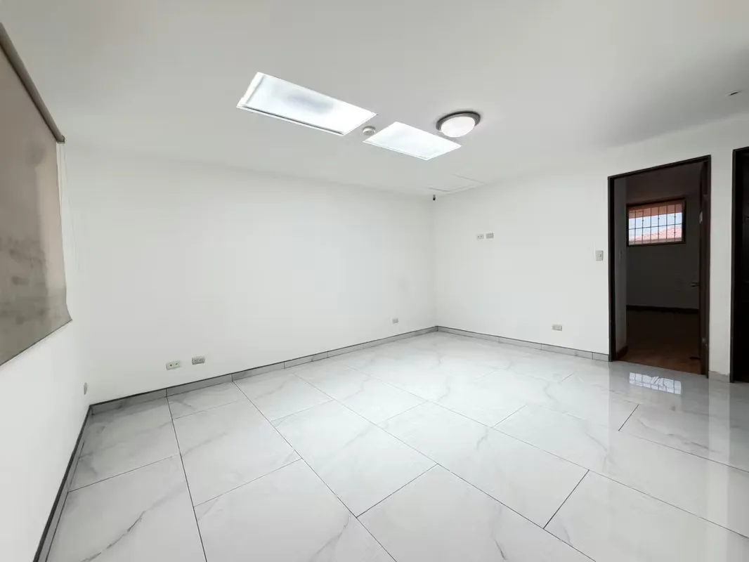 Amplia y cómoda casa de dos niveles ubicada en zona residencial en Moravia, distrito San Vicente, a pocos pasos del Colegio Las Américas. Con 295 m² de construcción sobre un terreno ..., photo 14