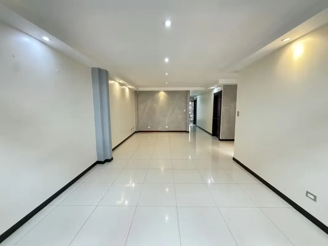 Amplia y cómoda casa de dos niveles ubicada en zona residencial en Moravia, distrito San Vicente, a pocos pasos del Colegio Las Américas. Con 295 m² de construcción sobre un terreno ..., photo 3